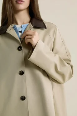 Gabardina larga con cuello de algodón en contraste