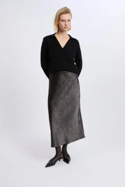 Jupe longue effet satiné à imprimé serpent