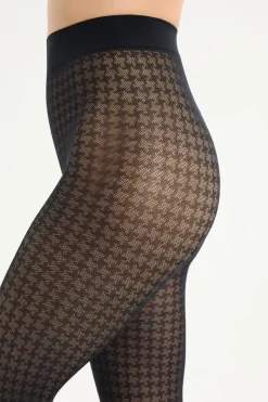 Medias semitransparentes con estampado