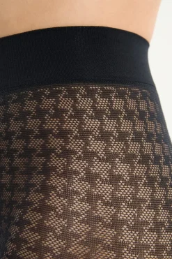 Medias semitransparentes con estampado