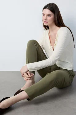 Pantalón corte cigarette con lazada