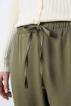 Pantalón corte cigarette con lazada