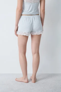 Pantalón corto de modal con detalle de encaje