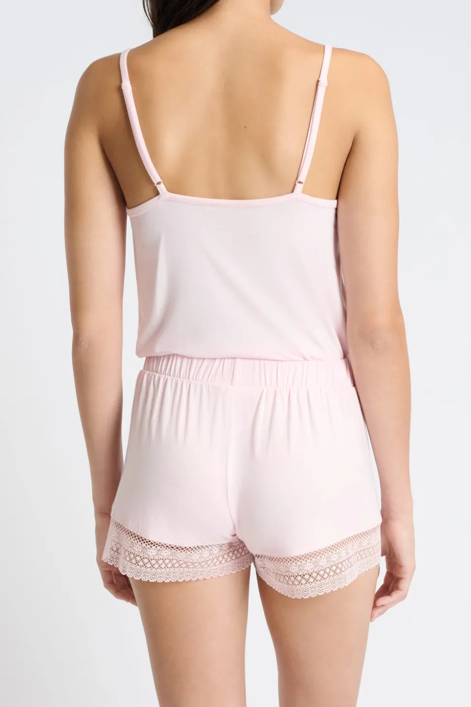 Pantalón corto de pijama con detalle de encaje