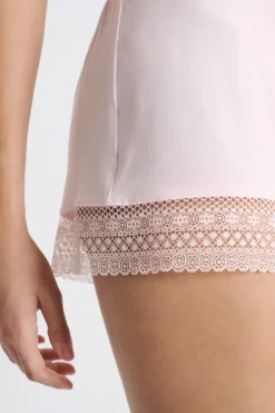 Pantalón corto de pijama con detalle de encaje