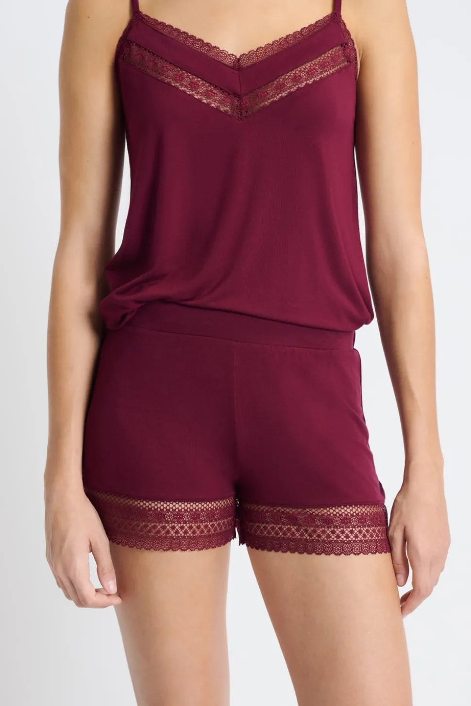 Pantalón corto de pijama con detalle de encaje