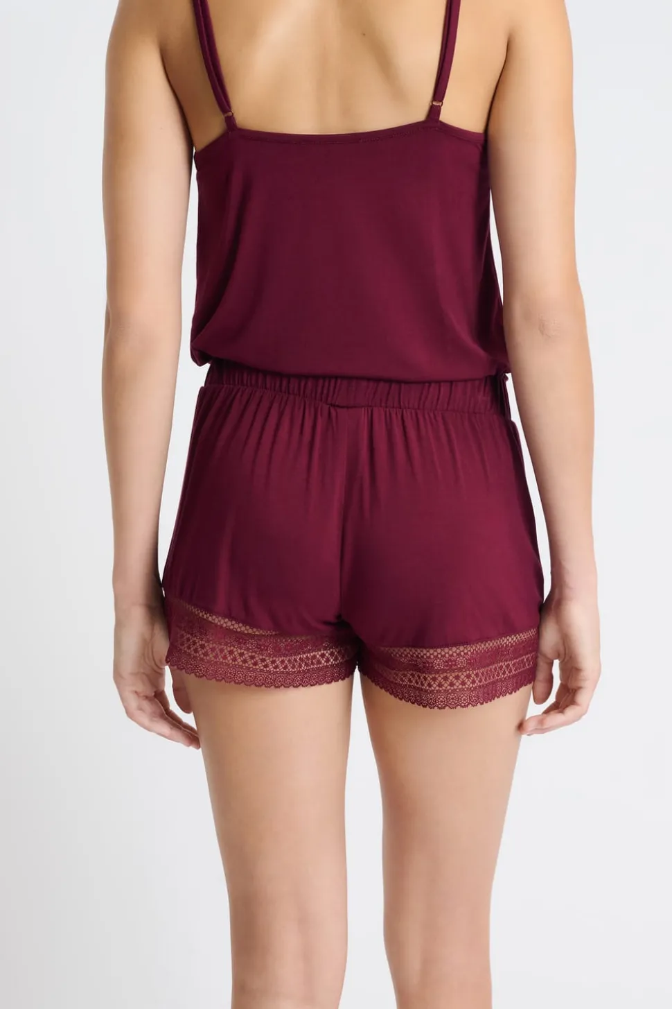 Pantalón corto de pijama con detalle de encaje