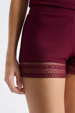 Pantalón corto de pijama con detalle de encaje