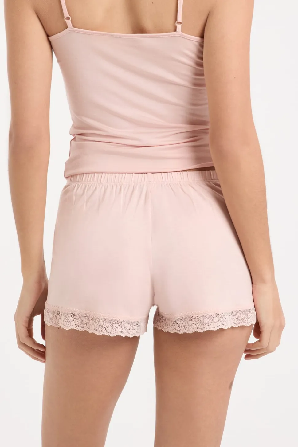 Pantalón corto de pijama con detalles de encaje