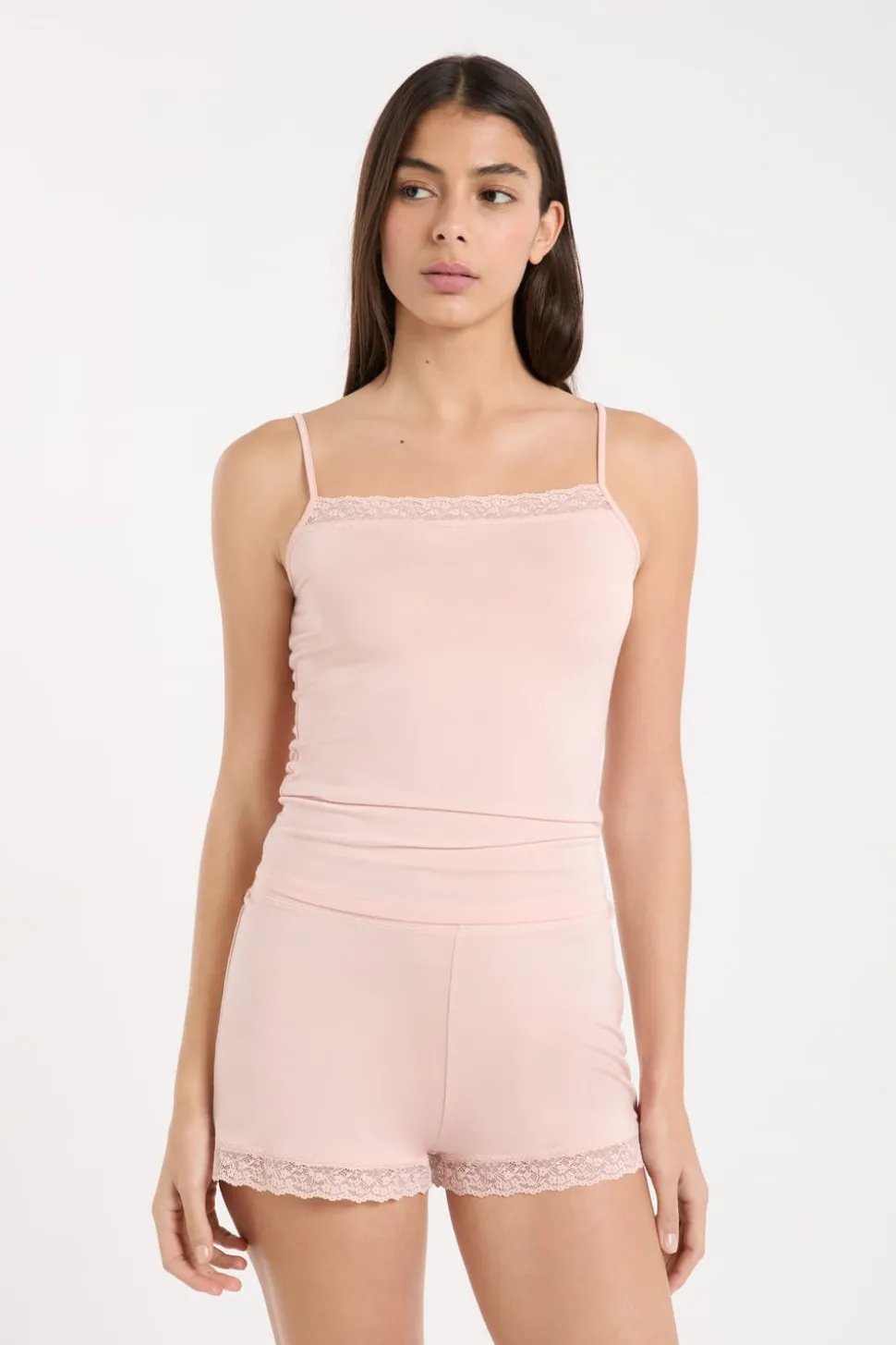 Pantalón corto de pijama con detalles de encaje