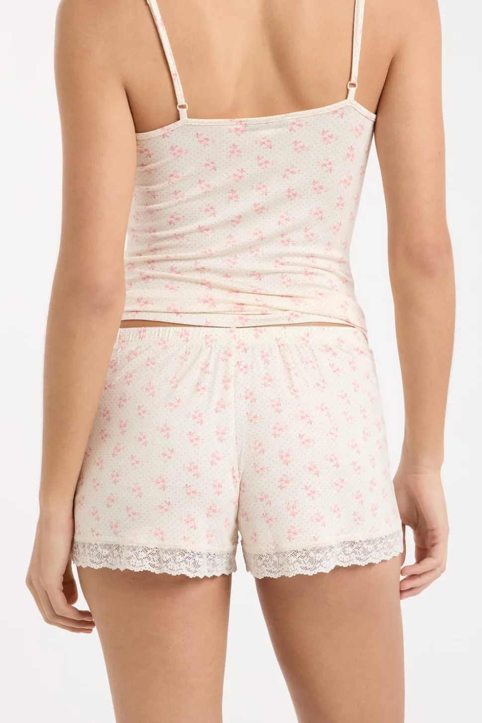 Pantalón corto de pijama con detalles de encaje