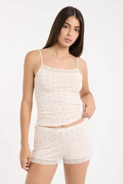 Pantalón corto de pijama con detalles de encaje