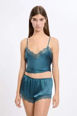 Pantalón corto de pijama satinado con detalles de encaje