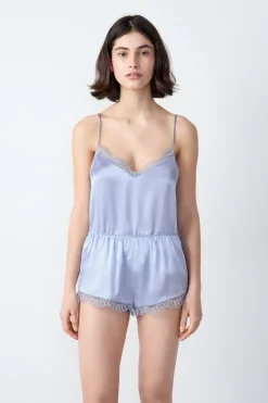 Pantalón corto de seda con detalle de encaje