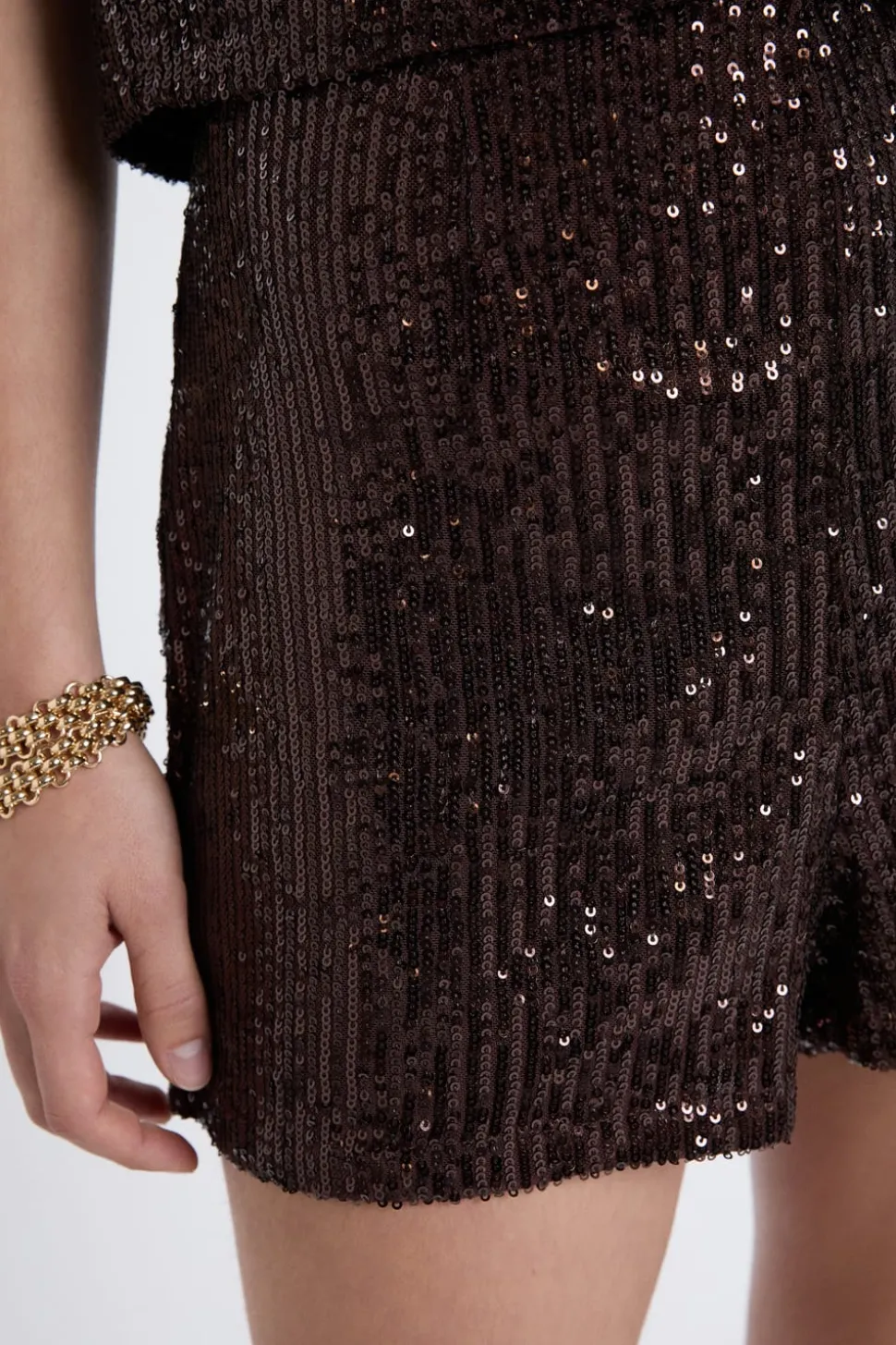 Pantalón corto recto con lentejuelas