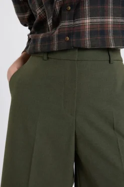 Pantalón corto tipo bermuda