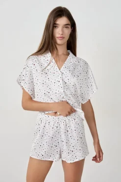 Pantalón cortos de pijama de satén con estampado de corazones