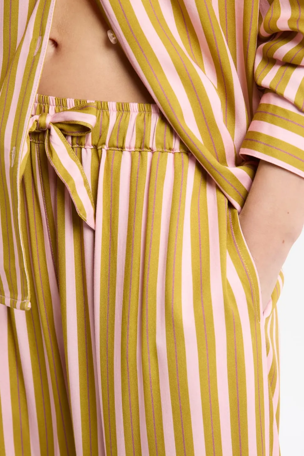 Pantalón de pijama bicolor a rayas