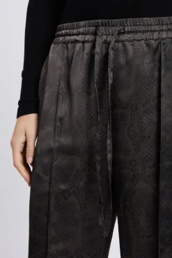 Pantalon large satiné à imprimé serpent