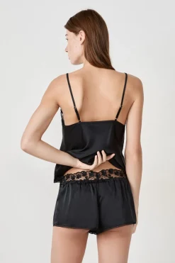 Pantalones cortos de pijama satinados con detalles de encaje