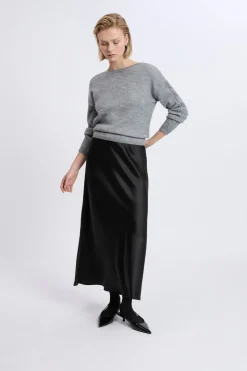 Pull torsadé dos nu