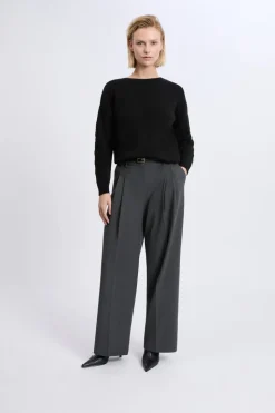 Pull torsadé dos nu