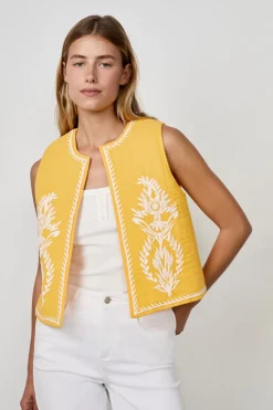 Rebeca bordada sin mangas