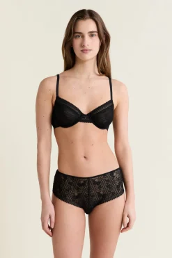 Soutien-gorge en dentelle avec bijou doré