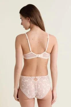 Soutien-gorge en dentelle avec bijou doré