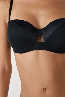 Sujetador bandeau con finas copas y tirantes desmontables