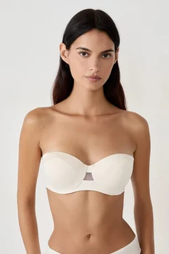 Sujetador bandeau con finas copas y tirantes desmontables