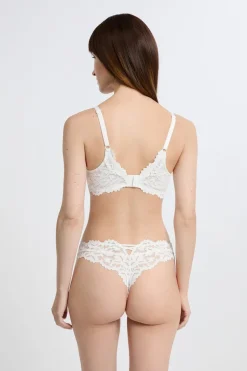 Sujetador con copas finas post-mastectomía