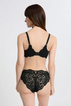 Sujetador con copas finas post-mastectomía