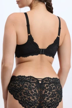 Sujetador con copas finas post-mastectomía