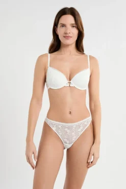 Sujetador N.4 - Las copas finas de encaje