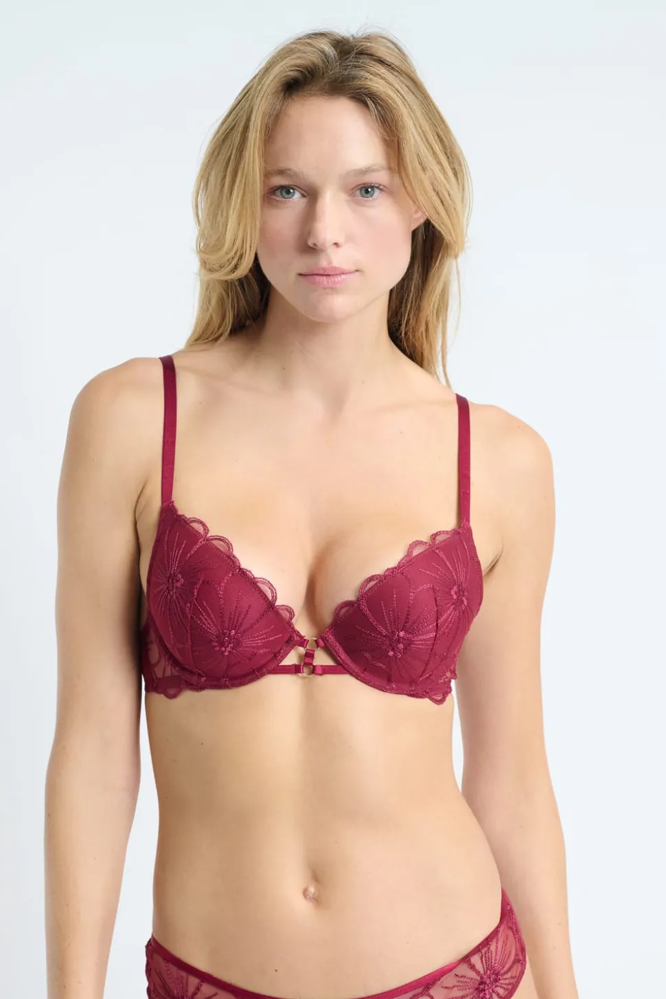 Sujetador N.2 - Push-up escotado con detalles bordados