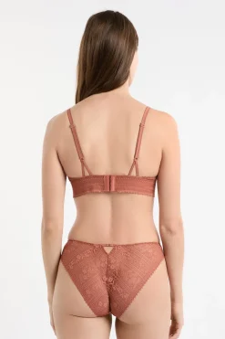 Sujetador N.8: triángulo sin aros de encaje