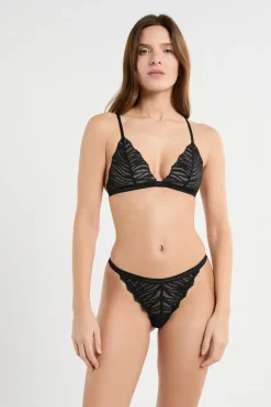 Sujetador triangular de encaje