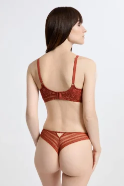 Sujetador triangular sin aros post-mastectomía