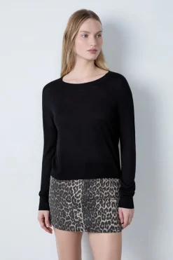 Suéter cuello redondo