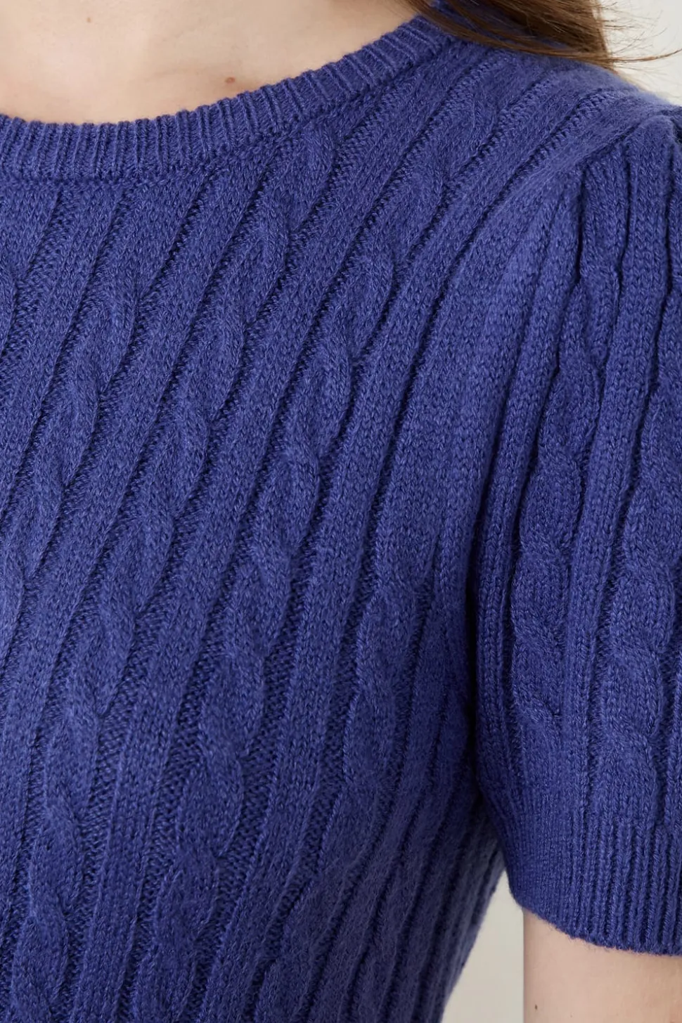 Suéter de manga corta con diseño trenzado