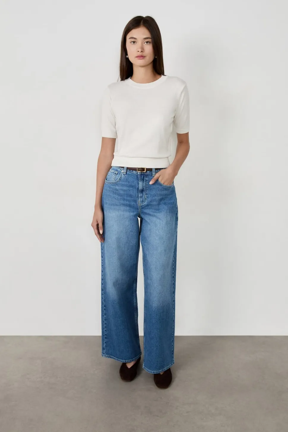 Suéter de manga corta cuello redondo