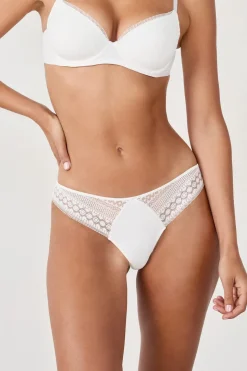 Tanga con detalles de encaje