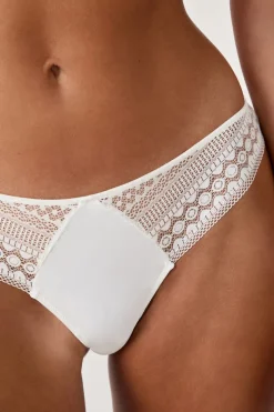 Tanga con detalles de encaje