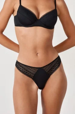 Tanga con detalles de encaje