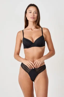 Tanga con detalles de encaje