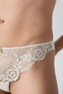 Tanga de encaje brillante