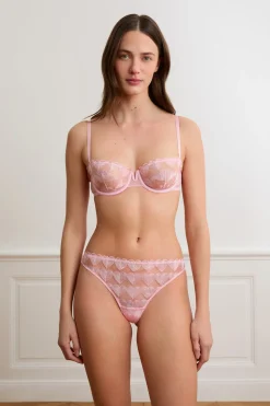 Tanga de encaje con motivos de corazones