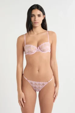 Tanga de encaje con motivos de corazones