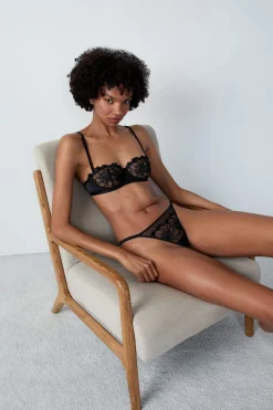 Tanga de tul bordado